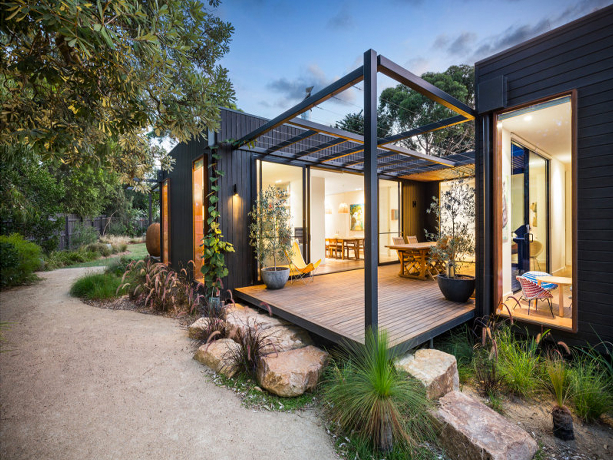 prefab-tiny-house-building